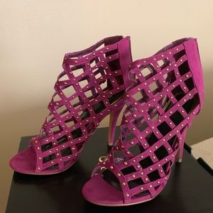MAGENTA HEELS